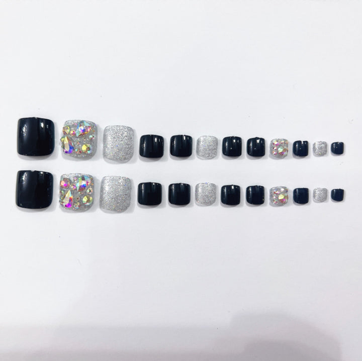 Glamorous toenails with sparkling rhinestones Bowlift