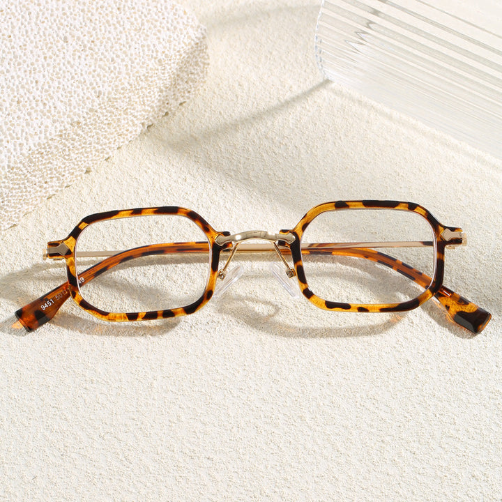 Fashionable Oversized Sunglasses in Modern Design Bowlift