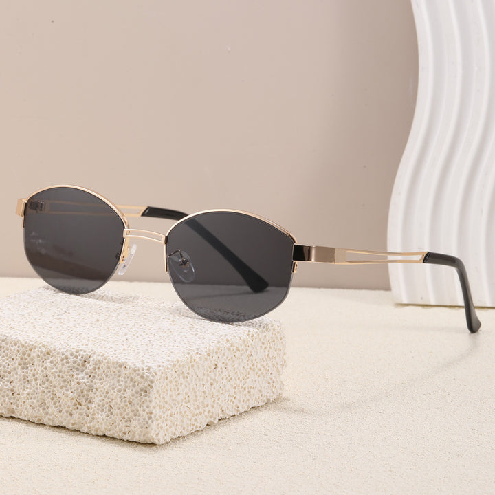 Fashionable glasses with elegant, oval shape Bowlift