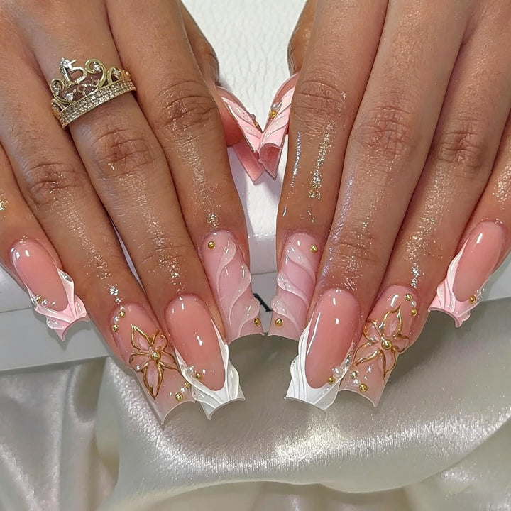 Artistic Nail Tips with Autumn Motifs Bowlift