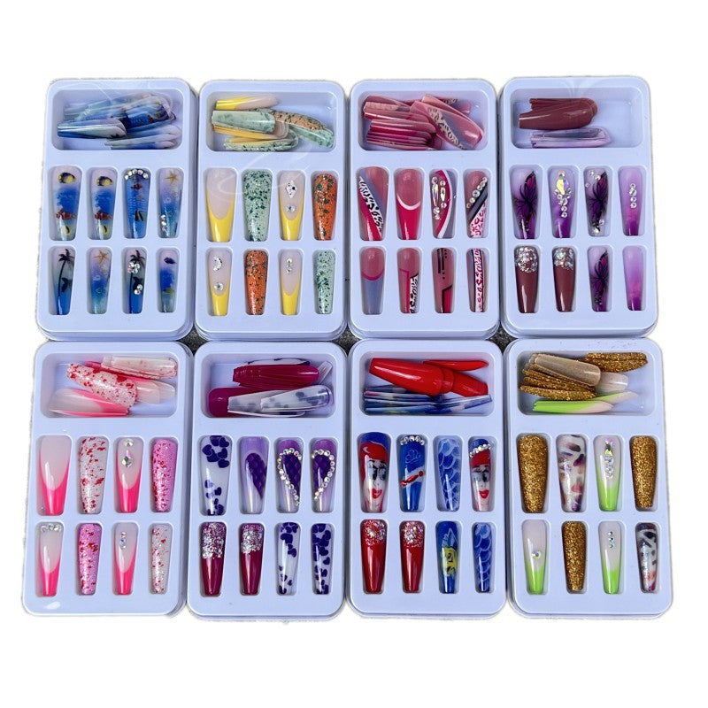 Glamorous artificial nails with glitter accents Bowlift