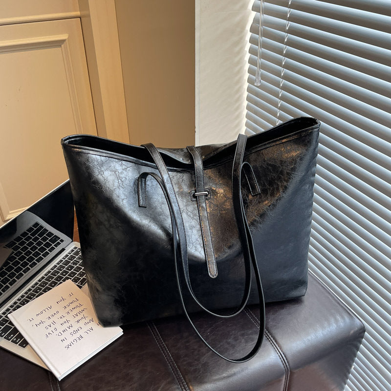 Elegant and Spacious Tote Bag Bowlift