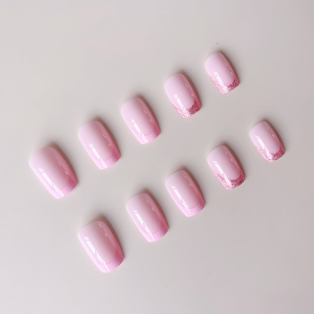 Glamorous artificial nail tips with sparkling accents Bowlift