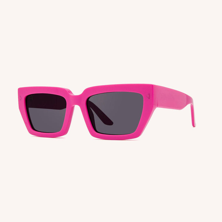 Ladies fashionable sunglasses in trendy, elegant design Bowlift