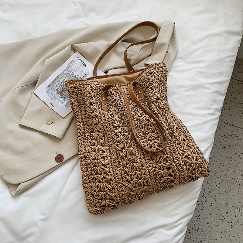 Bag made of woven natural material Bowlift