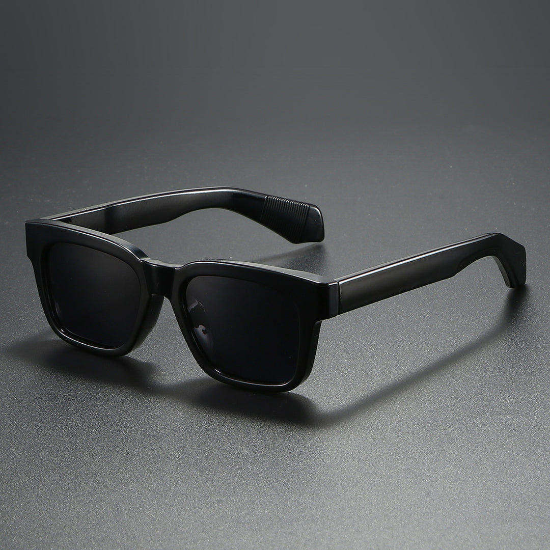 Women's square sunglasses with distinctive tortoiseshell pattern Bowlift