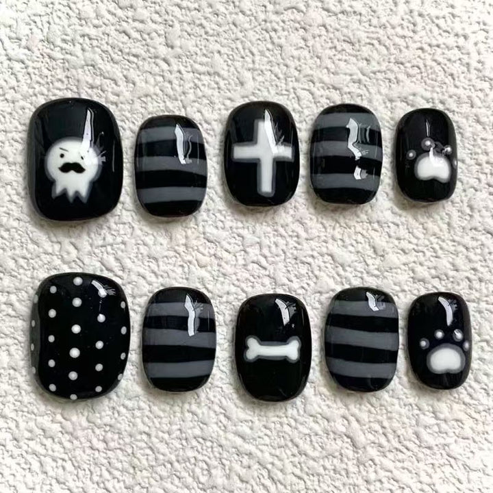 Artificial fingernails in creative Halloween design Bowlift