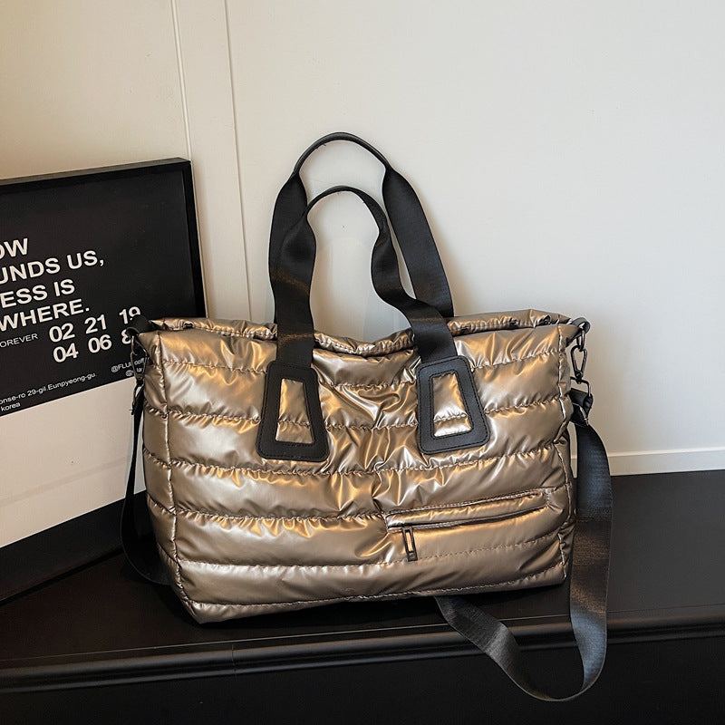 Leisure bag with padded interior and removable shoulder strap Bowlift