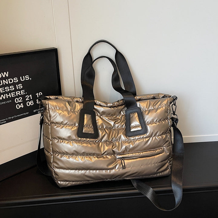 Leisure bag with padded interior and removable shoulder strap Bowlift