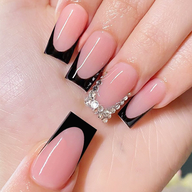 Artificial nail set with luxurious French design and sparkling rhinestone decorations Bowlift