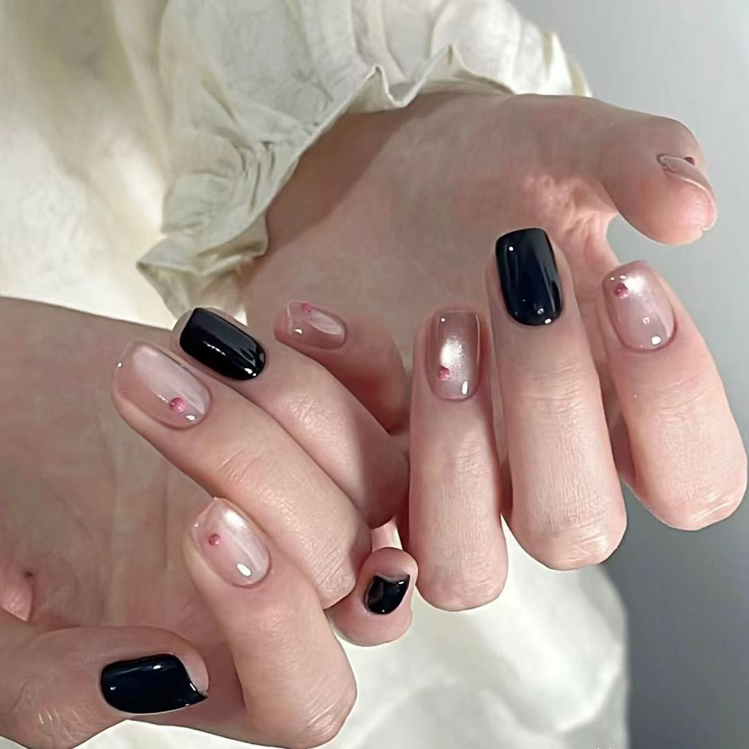 Artificial nails in elegant black-pink design Bowlift