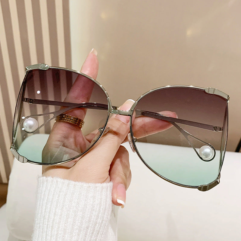 Ladies fashionable glasses with elegant pearl decor Bowlift