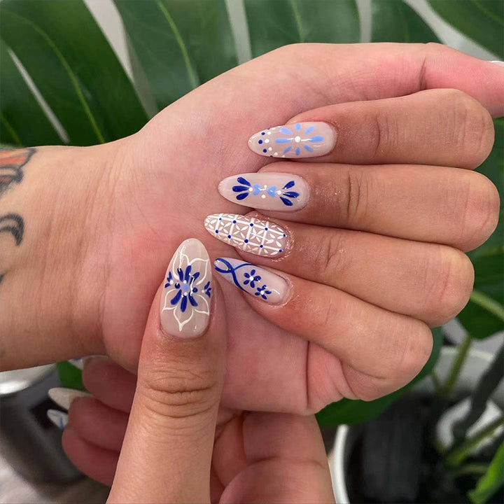 Artificial nails with floral minimalism Bowlift