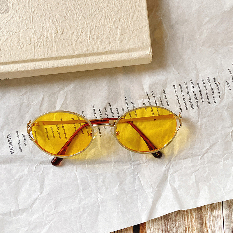 Round Sunglasses with Golden Accents Bowlift
