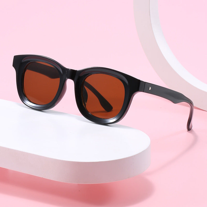 Women's sunglasses in modern, square design Bowlift