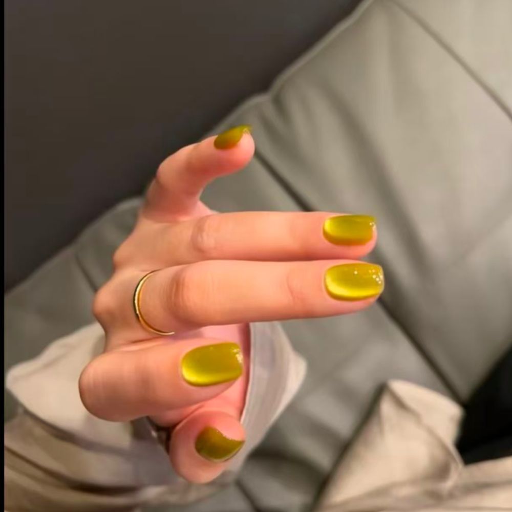 Artificial nails with modern night motif Bowlift