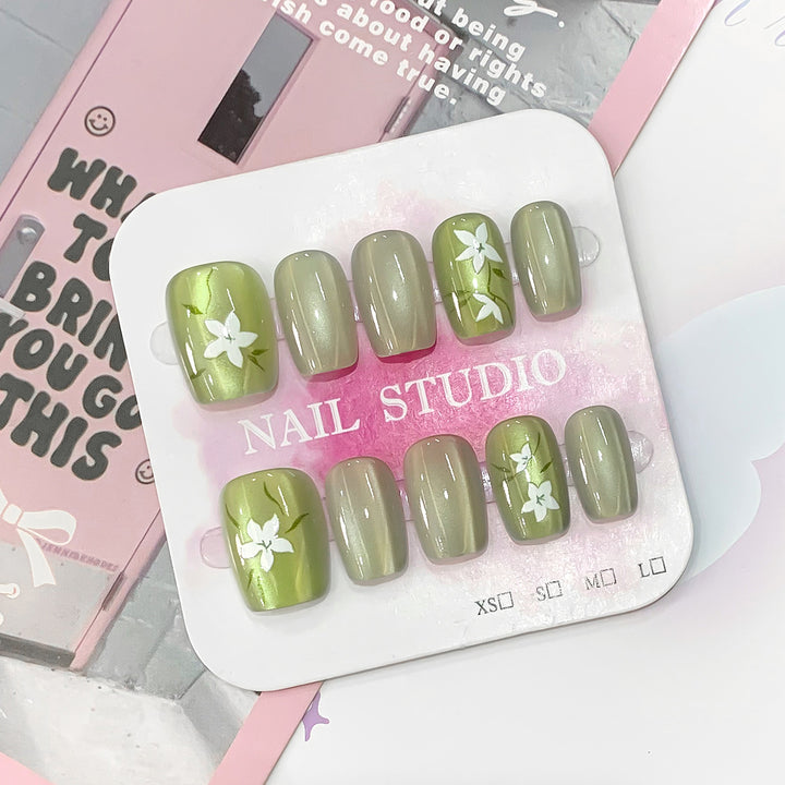 Artistic acrylic nails with floral design Bowlift