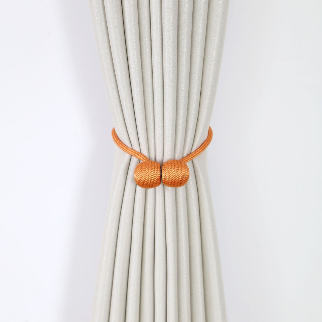 Decorative curtain tieback Bowlift