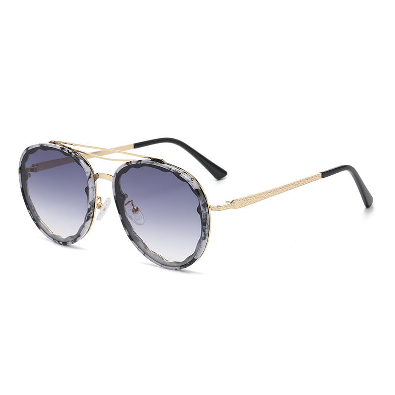 Women's modern styled sunglasses in elegant oversize style Bowlift