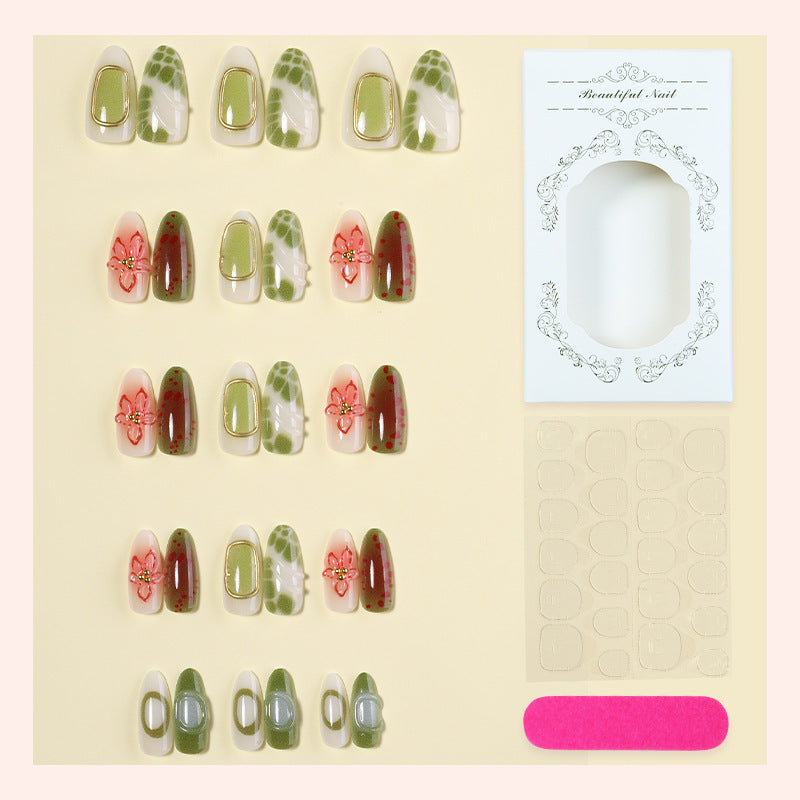 Nail art set with elegant floral and golden accents Bowlift