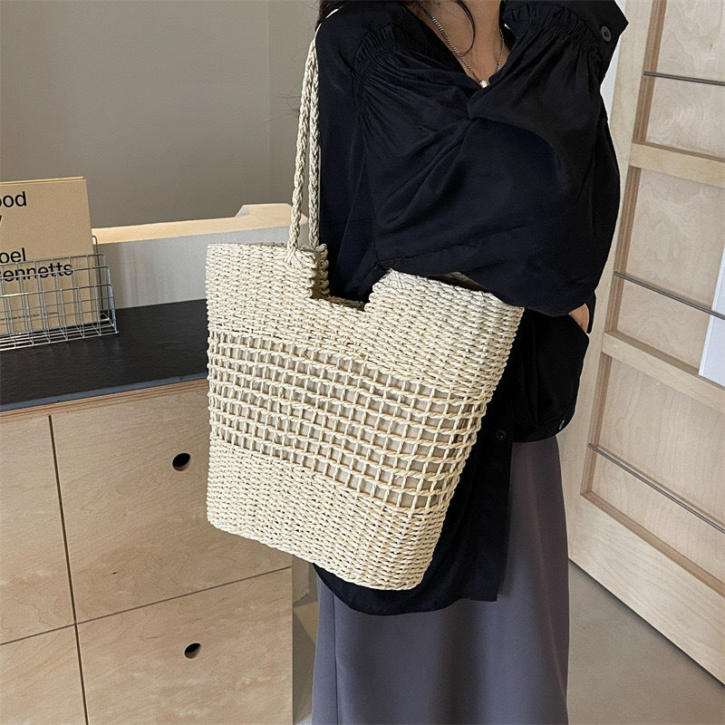 Basket tote bag with modern mesh design Bowlift