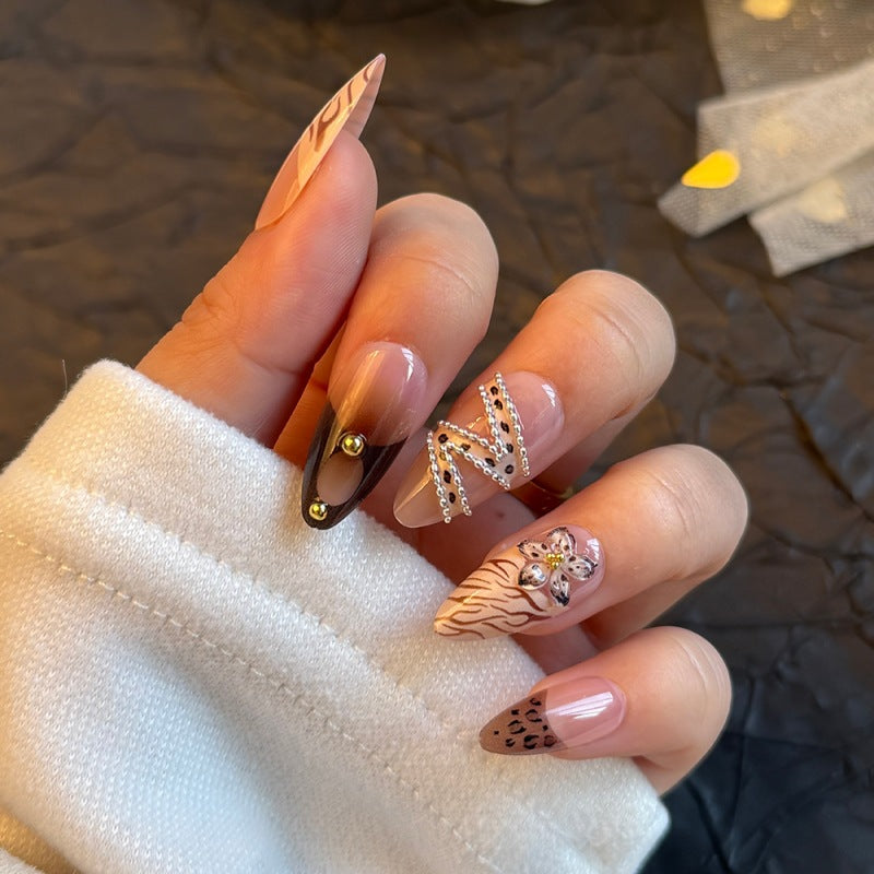 Artistic Press-On Nail Collection Bowlift