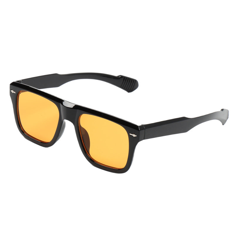 Ladies stylish sunglasses in modern oversized design Bowlift