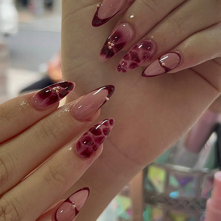 Artificial nails with elegant decorations Bowlift