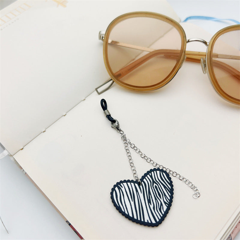 Heart-Designed Eyewear Chain Holder Bowlift