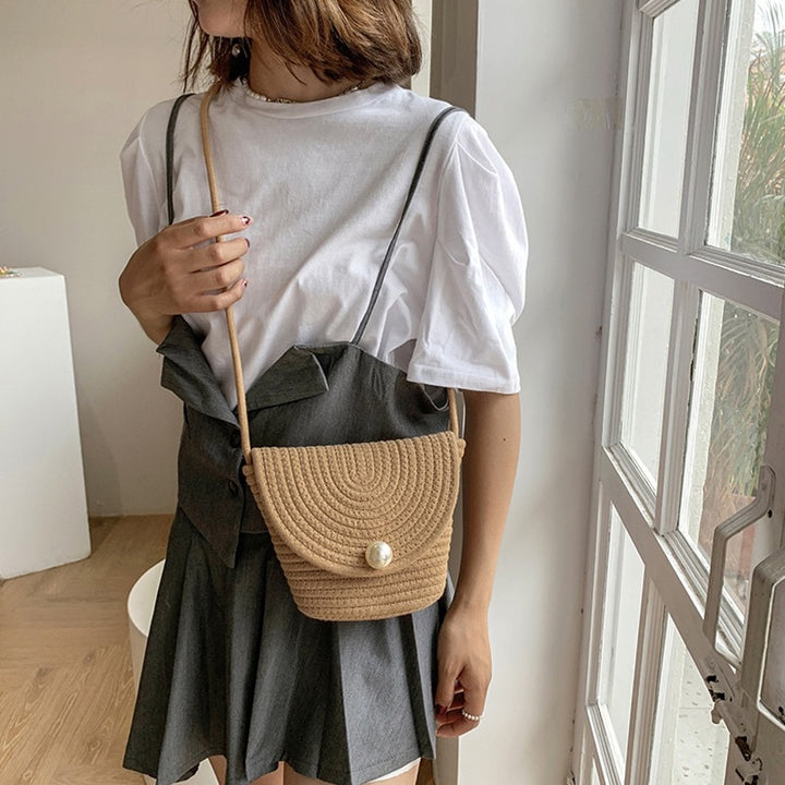 Ladies Stylish Clutch made of woven material Bowlift