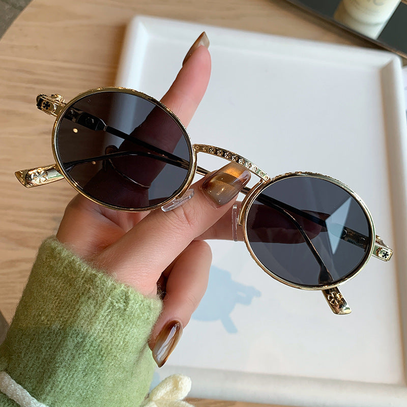 Ladies Elegant Sunglasses with Delicate Details Bowlift