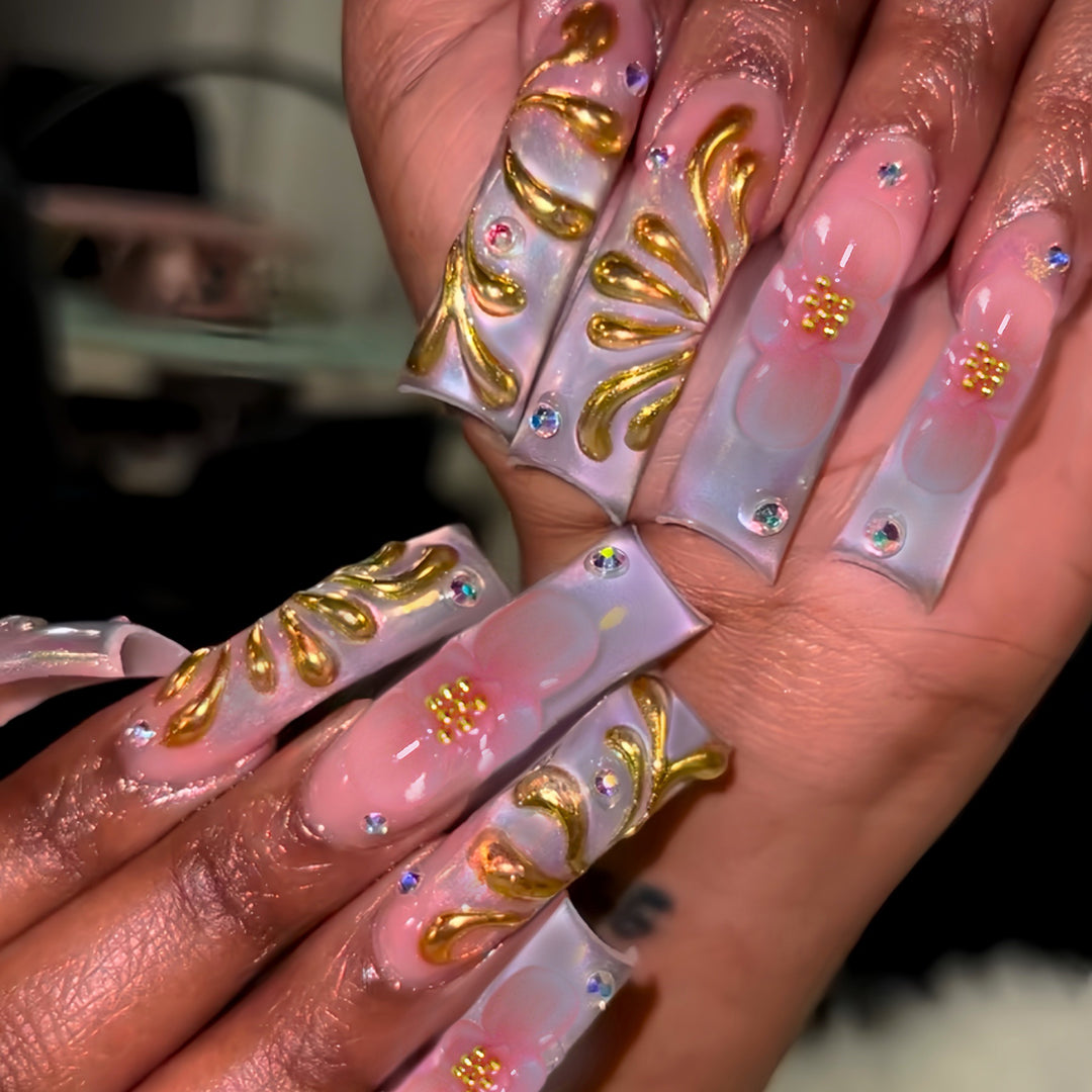 Luxury Gold-Accented Press-On Nail Art Bowlift