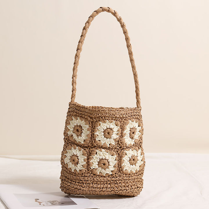 Handcrafted straw bag with floral patterns Bowlift