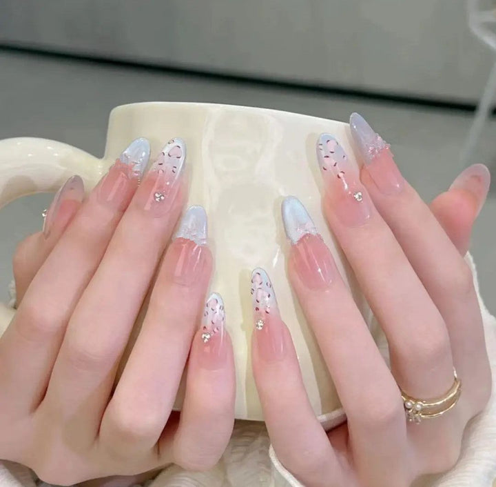 Artificial Nails in Stylish Ombre Design Bowlift