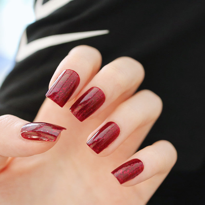 Artificial nails with intense shine and glitter accents Bowlift