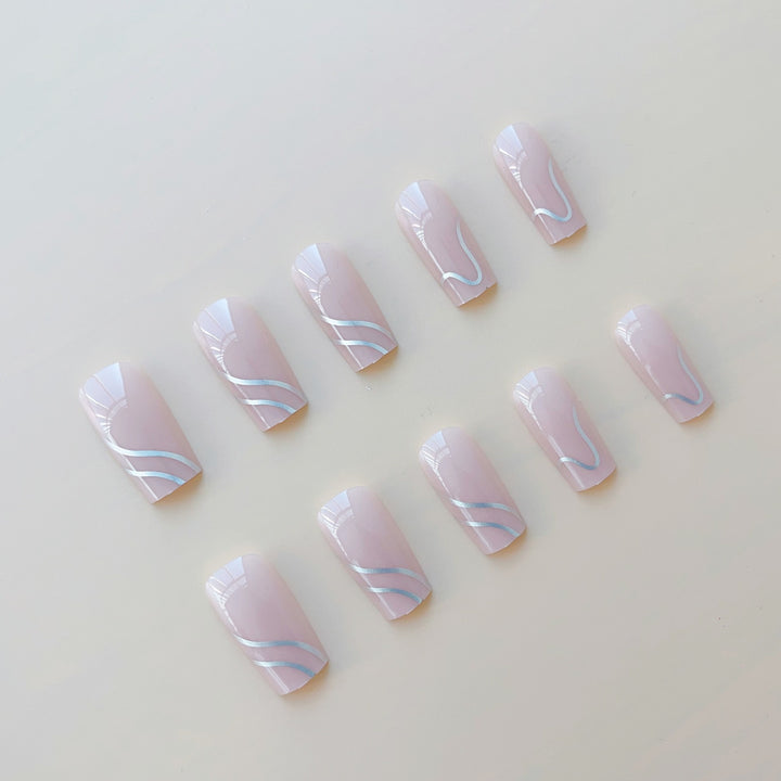 Artificial nail set with elegant 3D designs and high-gloss accents Bowlift