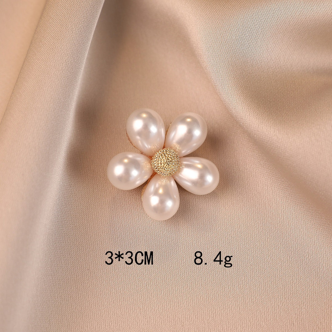 Elegant flower brooch with pearl accents Bowlift