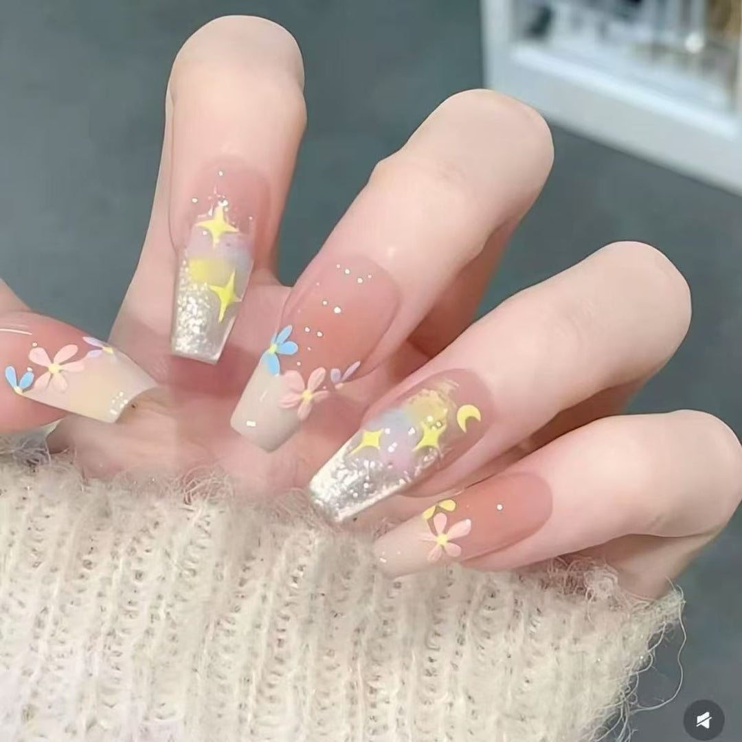 Artificial nails with delicate floral accents and glitter effects Bowlift