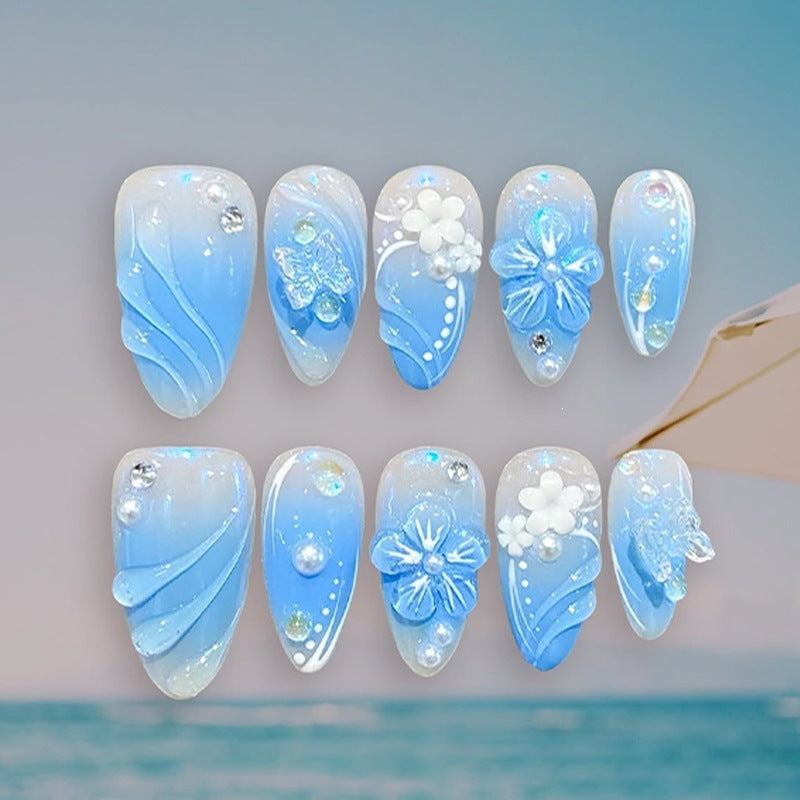 Creative nail art set with maritime accents Bowlift