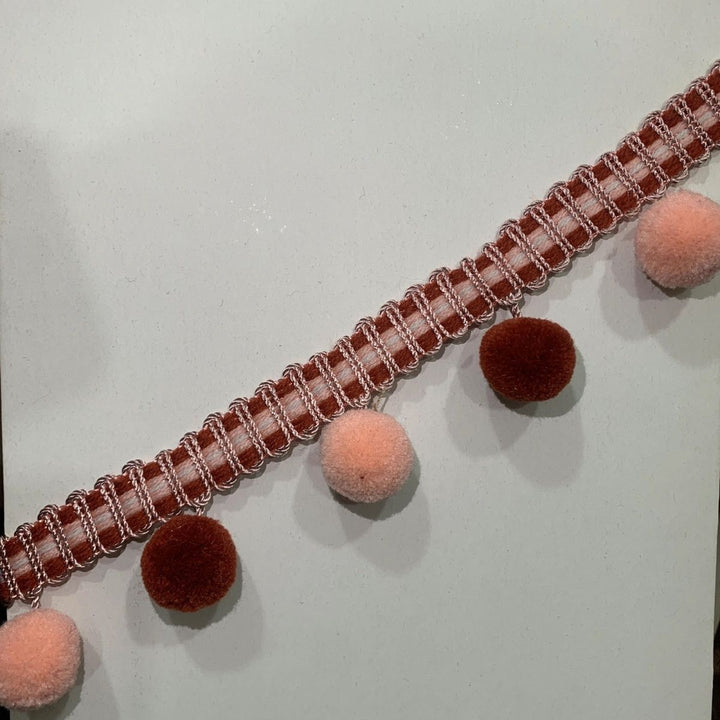 Decorative Pompon Belt Bowlift