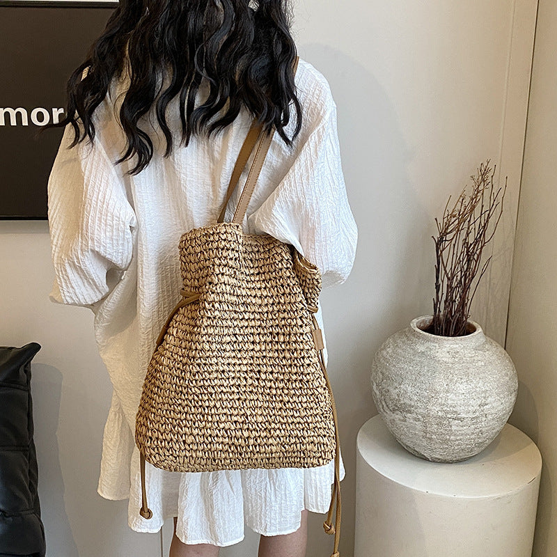 Casual straw bag with modern drawstring Bowlift