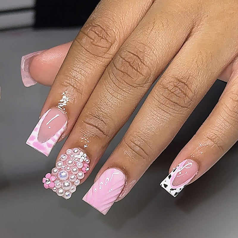 Elegant artificial nails with floral accents Bowlift