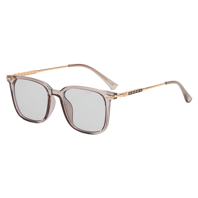 Ladies fashionable sunglasses with elegant frame and contrasting lenses Bowlift