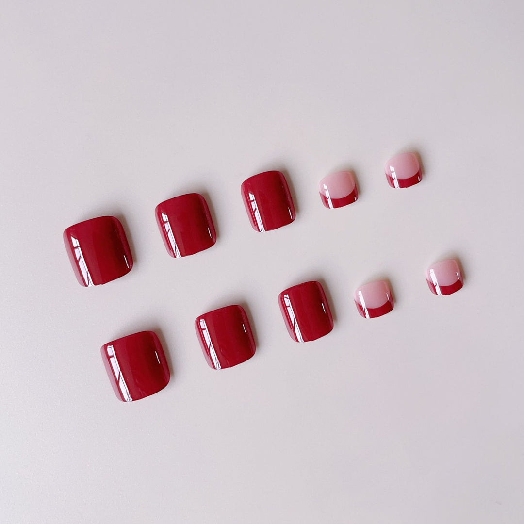 Artificial nail set with elegant French tips and glossy finish Bowlift