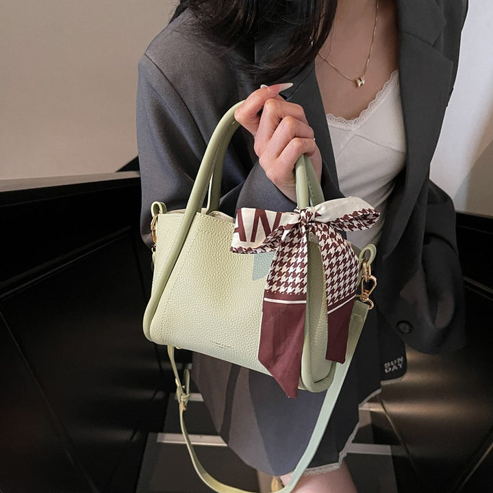 Fashionable Structured Handbag Bowlift