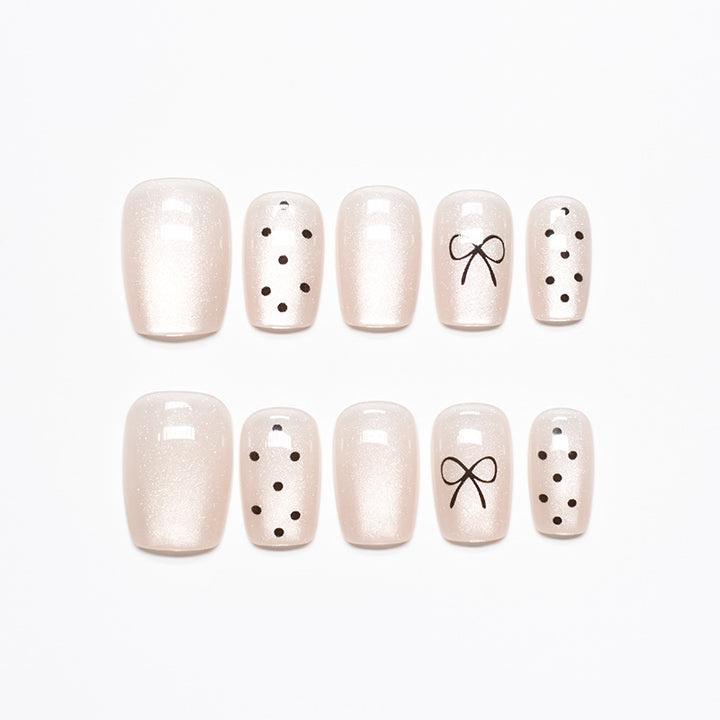 Chic Minimalist Press-On Nail Set Bowlift