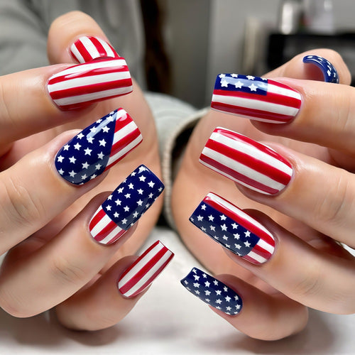 Artificial nails with American flag design Bowlift