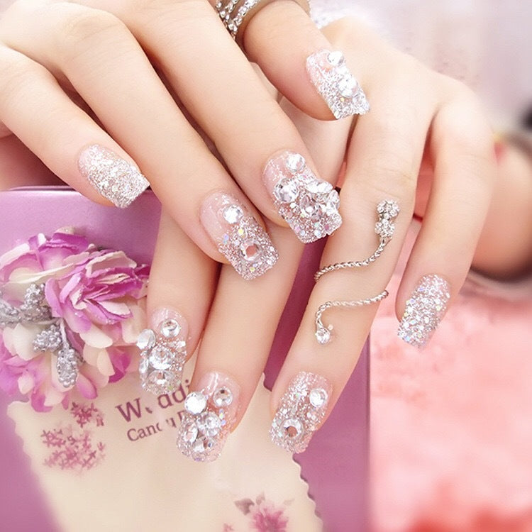 Artificial nails with delicate floral decorations Bowlift