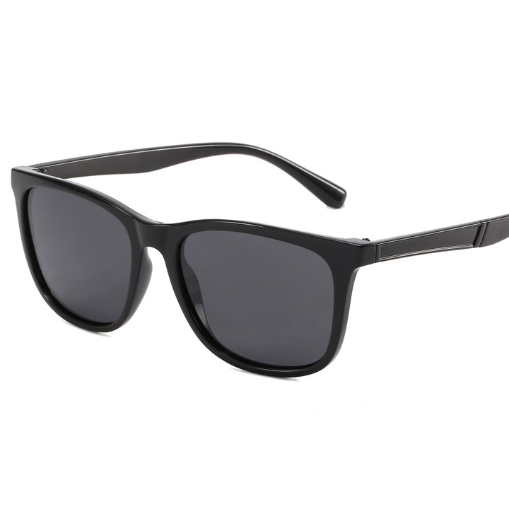 Women's fashionable sunglasses with sturdy matte frame Bowlift