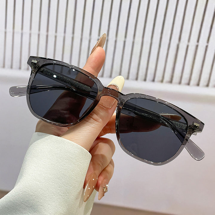 Ladies fashionable sunglasses with trendy gradient Bowlift